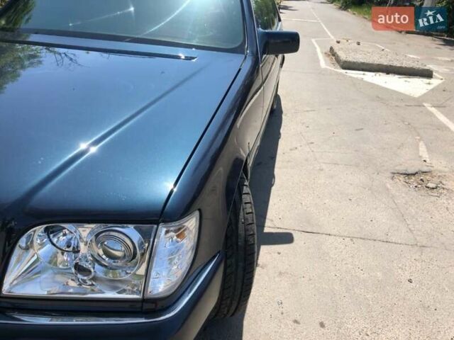 Синій Мерседес С Клас, об'ємом двигуна 2.8 л та пробігом 252 тис. км за 5800 $, фото 1 на Automoto.ua