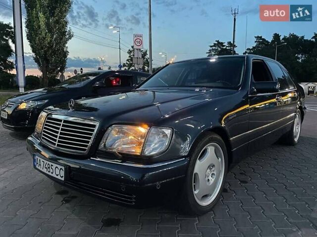 Синій Мерседес С Клас, об'ємом двигуна 5 л та пробігом 490 тис. км за 10000 $, фото 1 на Automoto.ua