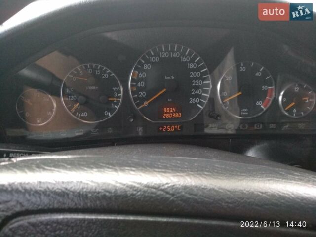 Синий Мерседес С Класс, объемом двигателя 3 л и пробегом 300 тыс. км за 8300 $, фото 1 на Automoto.ua