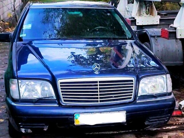 Синій Мерседес С Клас, об'ємом двигуна 4.2 л та пробігом 420 тис. км за 4500 $, фото 1 на Automoto.ua