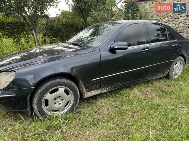 Синій Мерседес С Клас, об'ємом двигуна 3.2 л та пробігом 270 тис. км за 2700 $, фото 1 на Automoto.ua