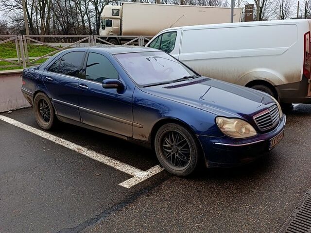 Синий Мерседес С Класс, объемом двигателя 4.3 л и пробегом 0 тыс. км за 3999 $, фото 1 на Automoto.ua