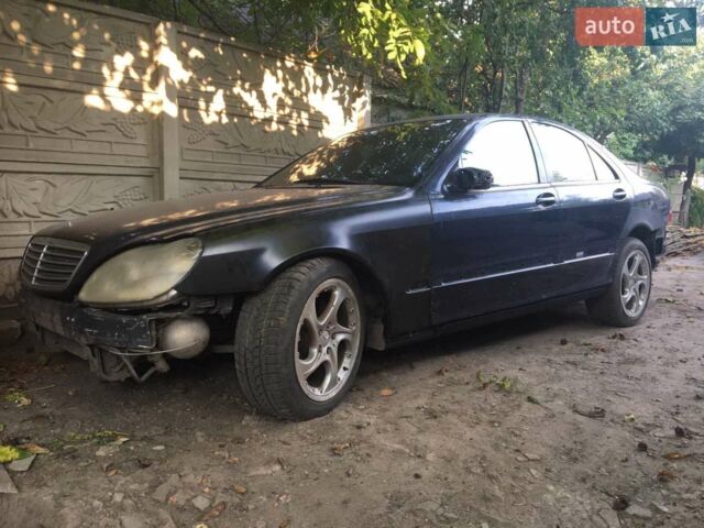 Синій Мерседес С Клас, об'ємом двигуна 4.3 л та пробігом 250 тис. км за 2600 $, фото 1 на Automoto.ua
