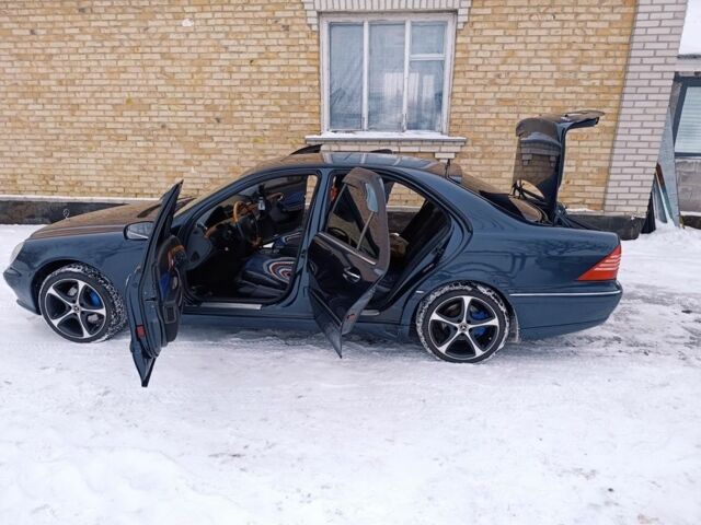 Синий Мерседес С Класс, объемом двигателя 5 л и пробегом 443 тыс. км за 3999 $, фото 1 на Automoto.ua