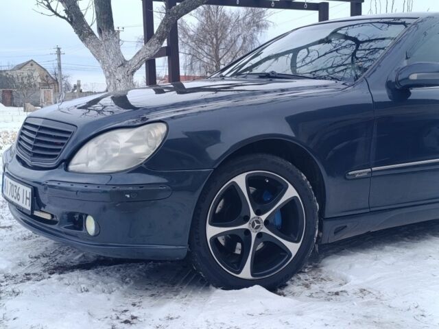 Синій Мерседес С Клас, об'ємом двигуна 5 л та пробігом 443 тис. км за 3999 $, фото 1 на Automoto.ua
