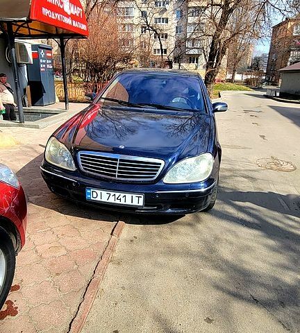 Синій Мерседес С Клас, об'ємом двигуна 4 л та пробігом 280 тис. км за 6000 $, фото 1 на Automoto.ua