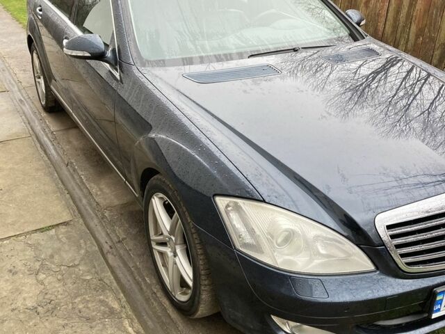 Синий Мерседес С Класс, объемом двигателя 3.5 л и пробегом 244 тыс. км за 8000 $, фото 1 на Automoto.ua