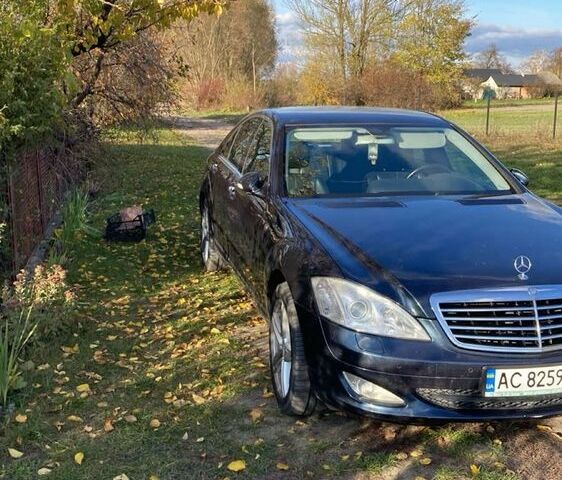 Синий Мерседес С Класс, объемом двигателя 3.5 л и пробегом 244 тыс. км за 8500 $, фото 1 на Automoto.ua