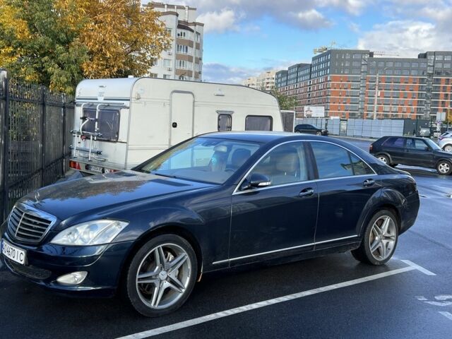 Синій Мерседес С Клас, об'ємом двигуна 3.5 л та пробігом 350 тис. км за 6900 $, фото 1 на Automoto.ua