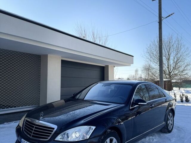 Синий Мерседес С Класс, объемом двигателя 3 л и пробегом 380 тыс. км за 8900 $, фото 1 на Automoto.ua