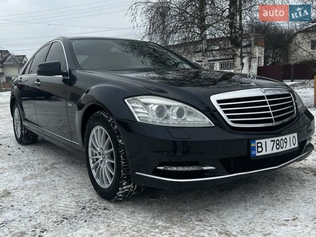 Синий Мерседес С Класс, объемом двигателя 3 л и пробегом 298 тыс. км за 15000 $, фото 1 на Automoto.ua