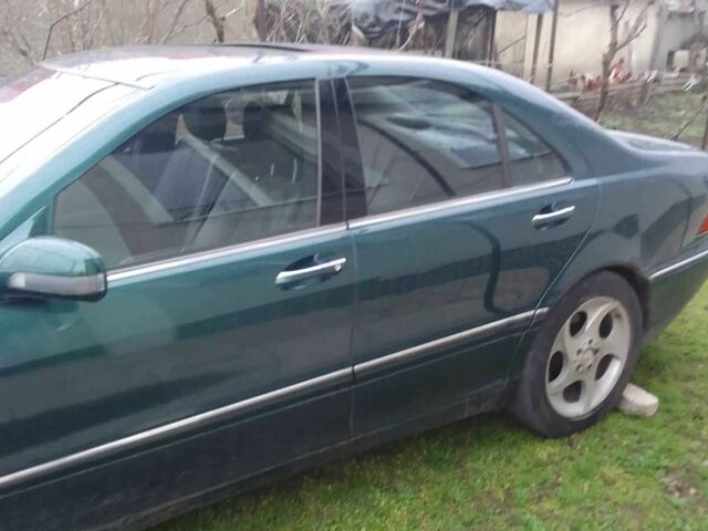 Зелений Мерседес С Клас, об'ємом двигуна 4 л та пробігом 385 тис. км за 3899 $, фото 1 на Automoto.ua