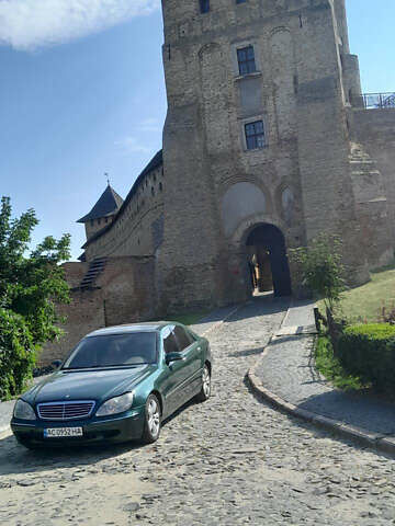 Зелений Мерседес С Клас, об'ємом двигуна 4 л та пробігом 320 тис. км за 5500 $, фото 1 на Automoto.ua