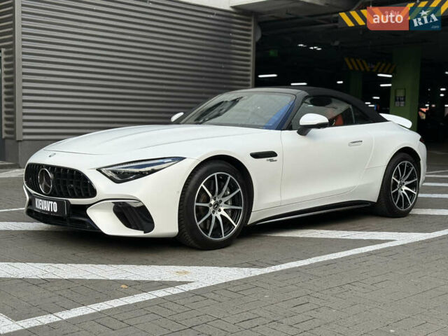 Мерседес СЛ-Клас 2023 у Києві на Automoto.ua Білий Мерседес СЛ-Клас, об'ємом двигуна 2 л та пробігом 15 тис. км за 113000 $, фото 1 на Automoto.ua