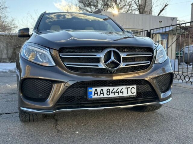 Коричневый Мерседес СЛ-Класс, объемом двигателя 3 л и пробегом 175 тыс. км за 31300 $, фото 1 на Automoto.ua