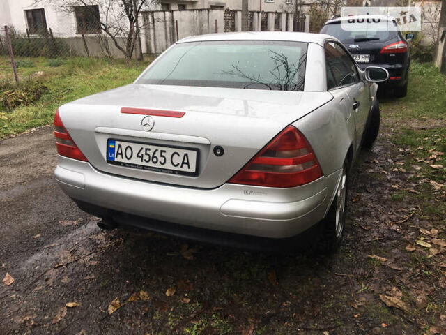 Серый Мерседес СЛК-Класс, объемом двигателя 2.3 л и пробегом 101 тыс. км за 6000 $, фото 1 на Automoto.ua