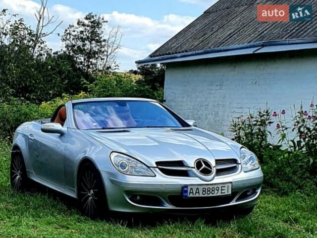 Сірий Мерседес СЛК-Клас, об'ємом двигуна 2 л та пробігом 140 тис. км за 8999 $, фото 1 на Automoto.ua