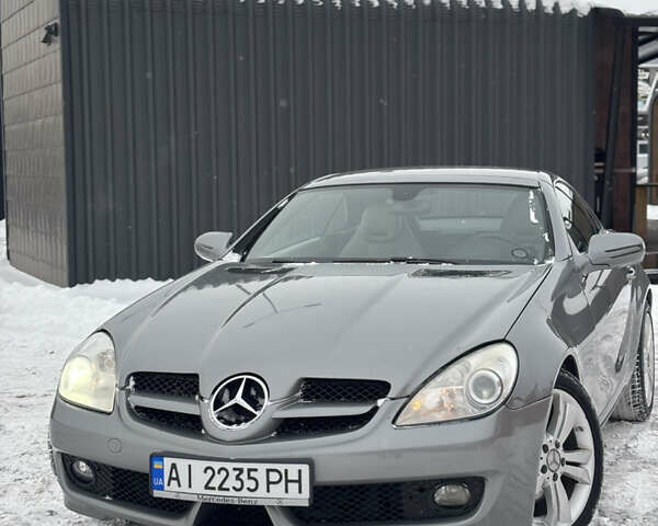 Сірий Мерседес СЛК-Клас, об'ємом двигуна 3 л та пробігом 155 тис. км за 8990 $, фото 1 на Automoto.ua