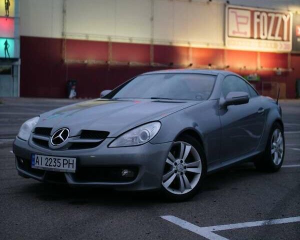 Серый Мерседес СЛК-Класс, объемом двигателя 3 л и пробегом 170 тыс. км за 10500 $, фото 1 на Automoto.ua