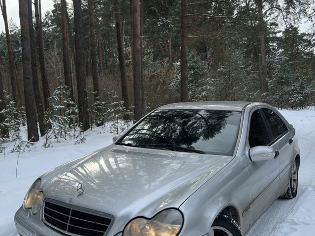 Серый Мерседес СЛС-Класс, объемом двигателя 2.2 л и пробегом 418 тыс. км за 2150 $, фото 1 на Automoto.ua