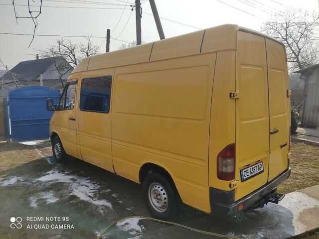 Желтый Мерседес Sprinter 208 груз.-пасс., объемом двигателя 2.2 л и пробегом 580 тыс. км за 6500 $, фото 1 на Automoto.ua