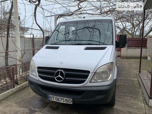 Білий Мерседес Sprinter 213 груз.-пасс., об'ємом двигуна 2.1 л та пробігом 300 тис. км за 9300 $, фото 1 на Automoto.ua