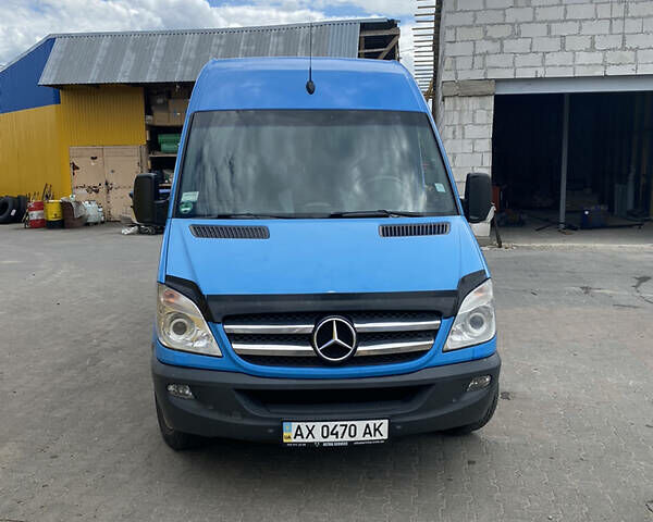 Синий Мерседес Sprinter 215 груз.-пасс., объемом двигателя 2.2 л и пробегом 287 тыс. км за 11500 $, фото 1 на Automoto.ua