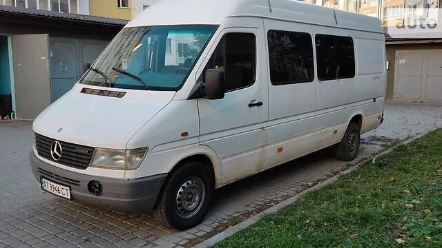 Білий Мерседес Sprinter 312 груз.-пасс., об'ємом двигуна 2.9 л та пробігом 500 тис. км за 6700 $, фото 1 на Automoto.ua