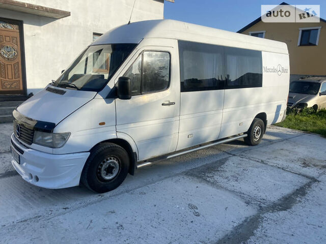 Белый Мерседес Sprinter 312 груз.-пасс., объемом двигателя 0 л и пробегом 300 тыс. км за 8000 $, фото 1 на Automoto.ua