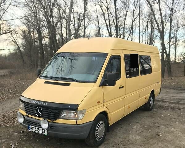 Желтый Мерседес Sprinter 312 груз.-пасс., объемом двигателя 2.9 л и пробегом 550 тыс. км за 8500 $, фото 1 на Automoto.ua