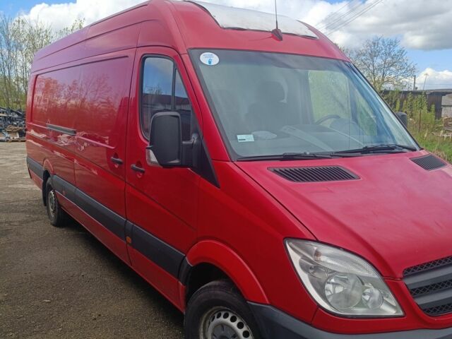 Красный Мерседес Спринтер 313, объемом двигателя 2.1 л и пробегом 183 тыс. км за 12900 $, фото 1 на Automoto.ua