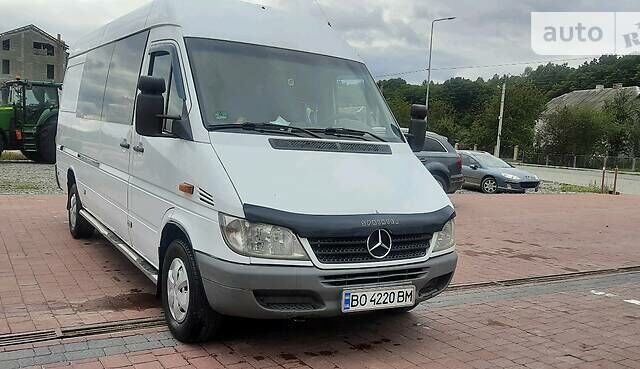 Белый Мерседес Sprinter 316 груз.-пасс., объемом двигателя 2.7 л и пробегом 235 тыс. км за 8850 $, фото 1 на Automoto.ua