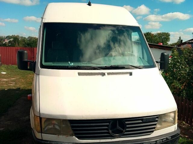 Білий Мерседес Sprinter, об'ємом двигуна 2.3 л та пробігом 600 тис. км за 3500 $, фото 1 на Automoto.ua