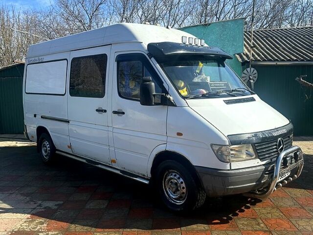 Белый Мерседес Sprinter, объемом двигателя 29 л и пробегом 850 тыс. км за 7500 $, фото 1 на Automoto.ua