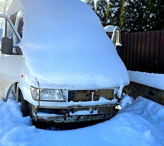 Белый Мерседес Sprinter, объемом двигателя 2.9 л и пробегом 400 тыс. км за 2750 $, фото 1 на Automoto.ua