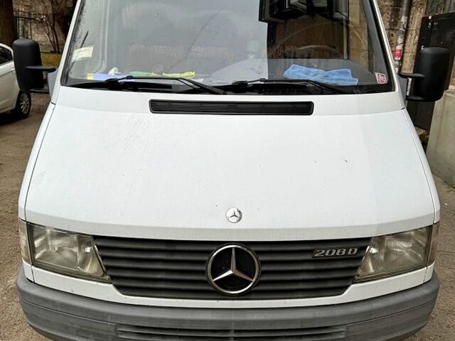 Белый Мерседес Sprinter, объемом двигателя 2.3 л и пробегом 300 тыс. км за 5200 $, фото 1 на Automoto.ua