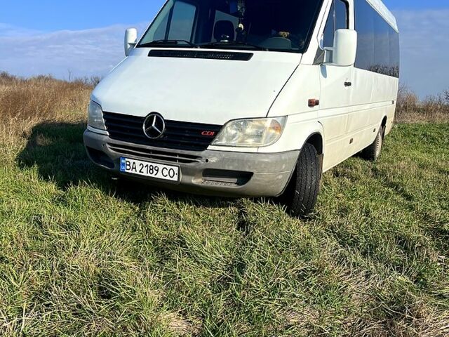 Белый Мерседес Sprinter, объемом двигателя 2.2 л и пробегом 700 тыс. км за 10000 $, фото 1 на Automoto.ua
