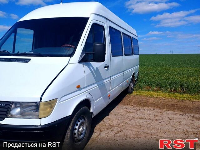 Білий Мерседес Sprinter, об'ємом двигуна 2.3 л та пробігом 250 тис. км за 5500 $, фото 1 на Automoto.ua
