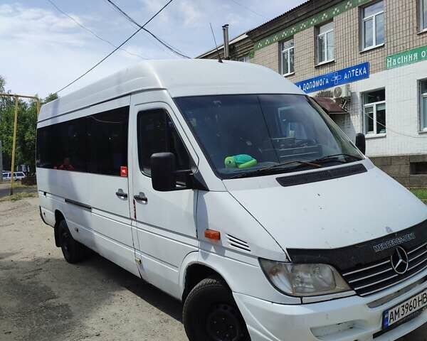 Белый Мерседес Sprinter, объемом двигателя 2.15 л и пробегом 500 тыс. км за 7500 $, фото 1 на Automoto.ua