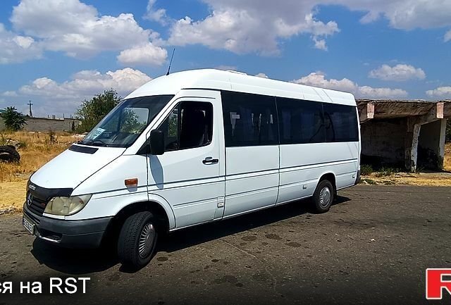 Білий Мерседес Sprinter, об'ємом двигуна 2.2 л та пробігом 300 тис. км за 8000 $, фото 1 на Automoto.ua
