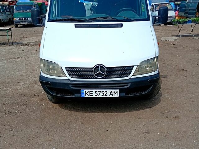 Белый Мерседес Sprinter, объемом двигателя 2.7 л и пробегом 600 тыс. км за 10000 $, фото 1 на Automoto.ua