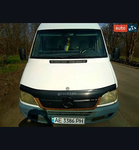 Белый Мерседес Sprinter, объемом двигателя 2.1 л и пробегом 74 тыс. км за 5000 $, фото 1 на Automoto.ua