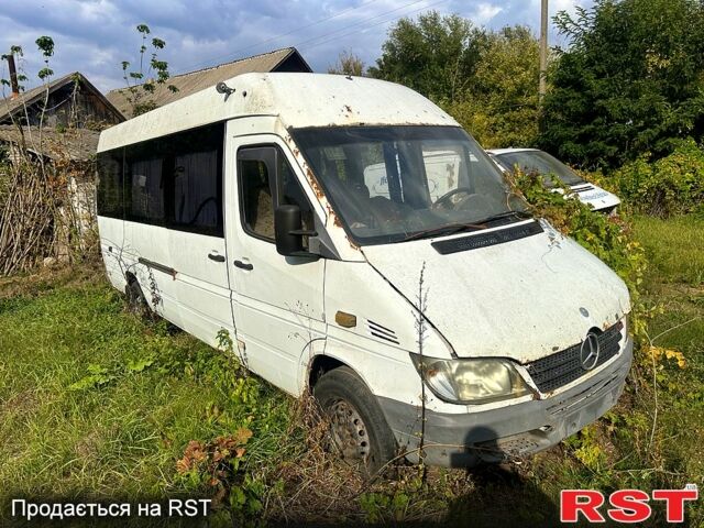 Белый Мерседес Sprinter, объемом двигателя 2.2 л и пробегом 320 тыс. км за 3500 $, фото 1 на Automoto.ua