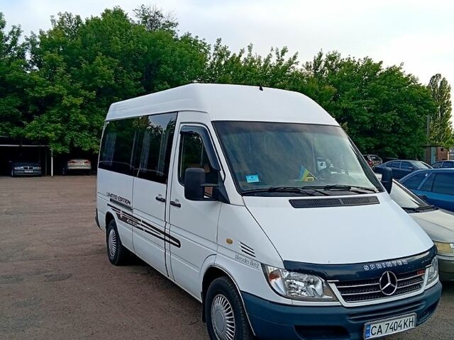 Белый Мерседес Sprinter, объемом двигателя 2.2 л и пробегом 300 тыс. км за 10000 $, фото 1 на Automoto.ua