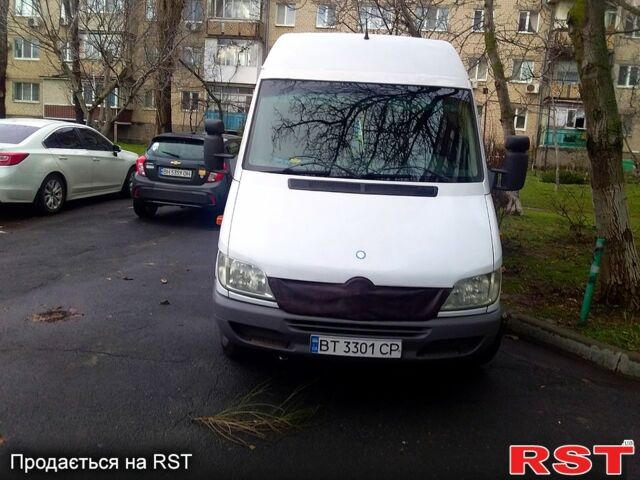 Белый Мерседес Sprinter, объемом двигателя 2.2 л и пробегом 460 тыс. км за 11300 $, фото 1 на Automoto.ua