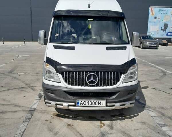 Белый Мерседес Sprinter, объемом двигателя 2.99 л и пробегом 385 тыс. км за 23499 $, фото 1 на Automoto.ua