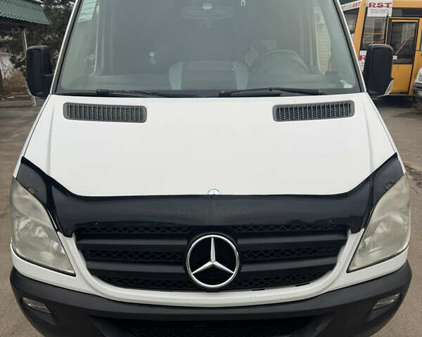 Белый Мерседес Sprinter, объемом двигателя 2.1 л и пробегом 400 тыс. км за 27500 $, фото 1 на Automoto.ua