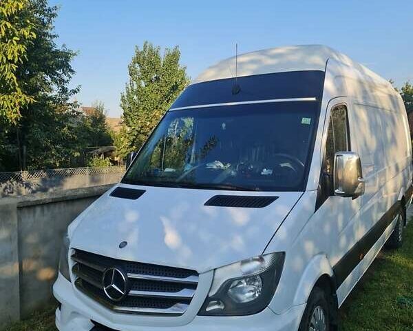 Белый Мерседес Sprinter, объемом двигателя 2.14 л и пробегом 335 тыс. км за 26352 $, фото 1 на Automoto.ua