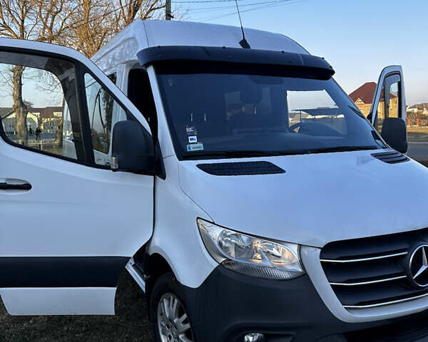 Белый Мерседес Sprinter, объемом двигателя 2.9 л и пробегом 300 тыс. км за 49500 $, фото 1 на Automoto.ua