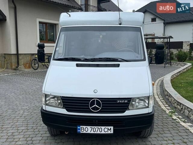 Белый Мерседес Sprinter, объемом двигателя 2.87 л и пробегом 300 тыс. км за 11500 $, фото 1 на Automoto.ua